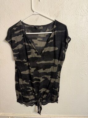 Lucky Brand Black & Olive Camo V-Neck Tie-Front Tee